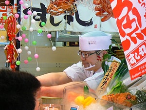「透明衛生マスク」回転寿司